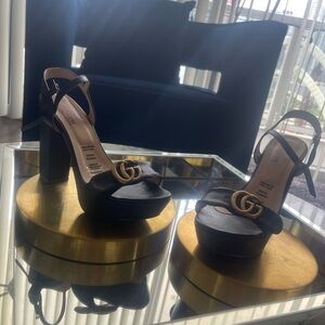 Beautiful high heels, perfect to go out. New.